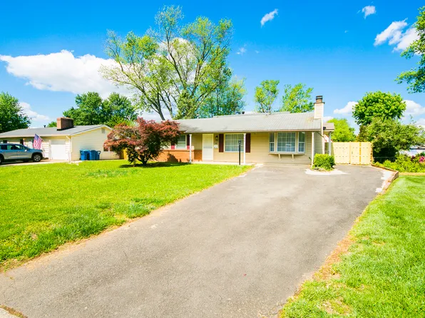 105 N Cypress Rd, Sterling, VA 20164