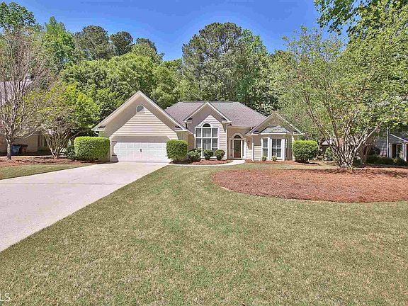 2nd image of 619 Magnolia Ln