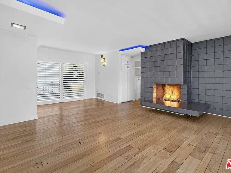 1301 N Flores St #4 — Photo 7