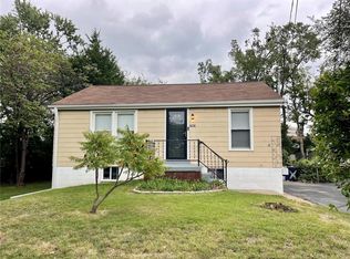 3828 Long Dr, Saint Ann, MO 63074
