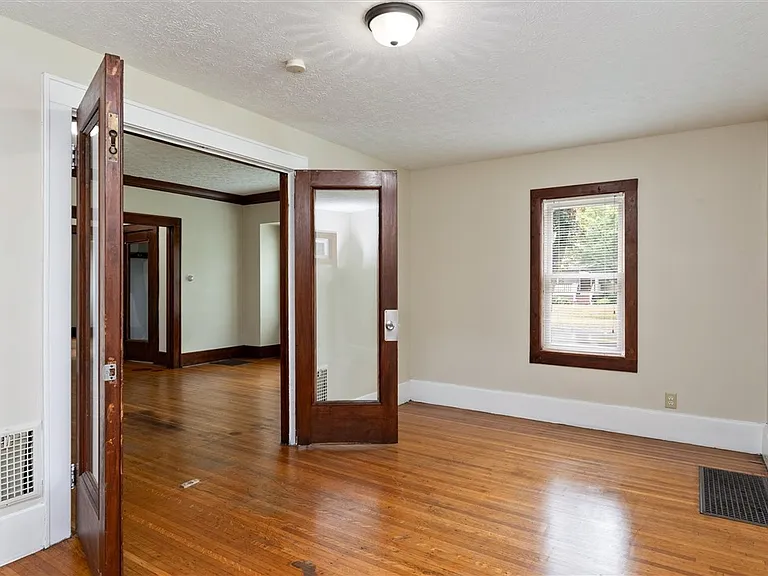 19 Genesee Park Blvd — Photo 15