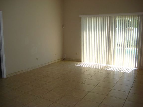 4th image of 186 Hidden Springs Cir