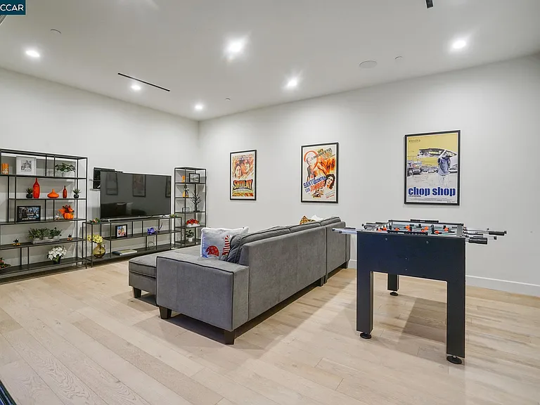 23 Elaine Ct — Photo 12