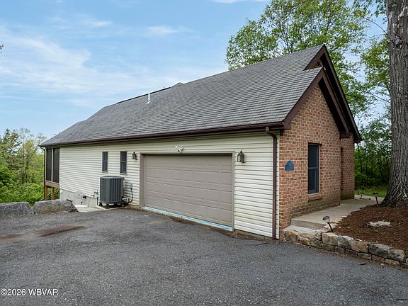 4th image of 828 Struble Rd