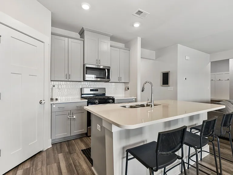 304 Garrison Grove Dr — Photo 4