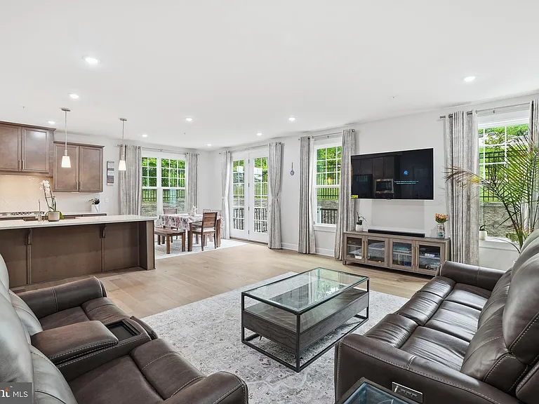 411 W Ponds Edge Dr — Photo 18