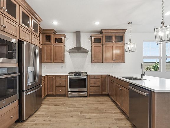 3rd image of 7927 N 77th Avenue