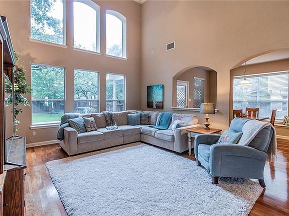 2nd image of 2717 Lovett Ln
