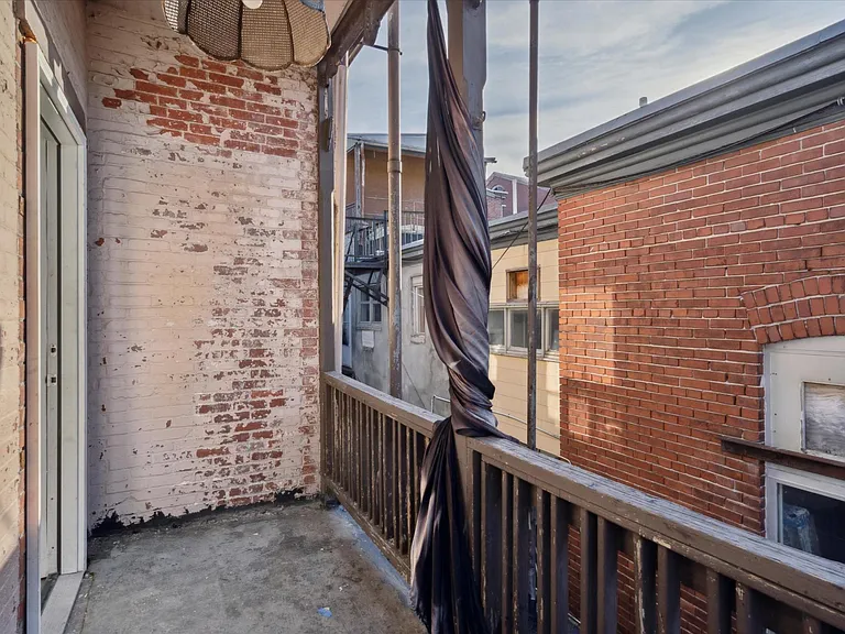 232 N 6th St #2R — Photo 11
