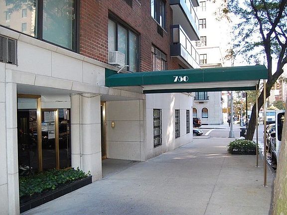 3rd image of 750 Park Ave APT 8D