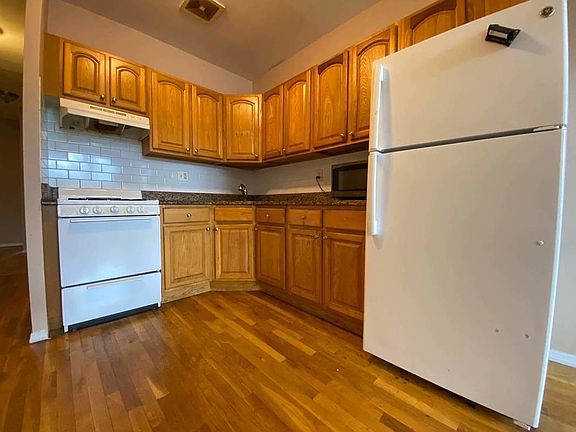 5th image of 29-11 Ditmars Blvd #2A