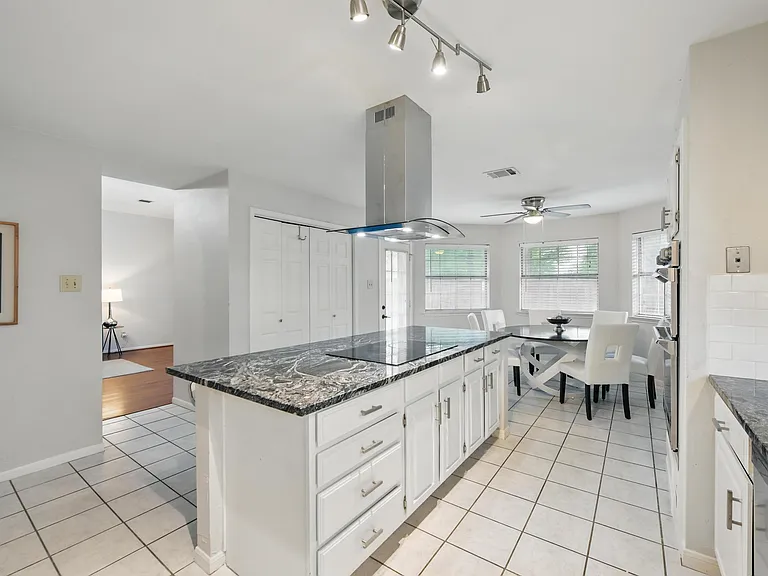 2432 Covington Dr — Photo 37