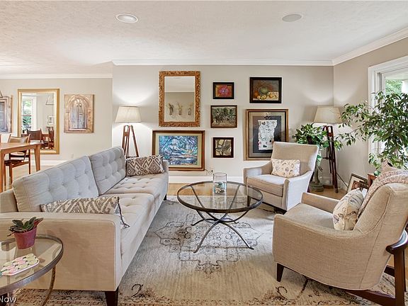 3rd image of 634 Wellesley Cir