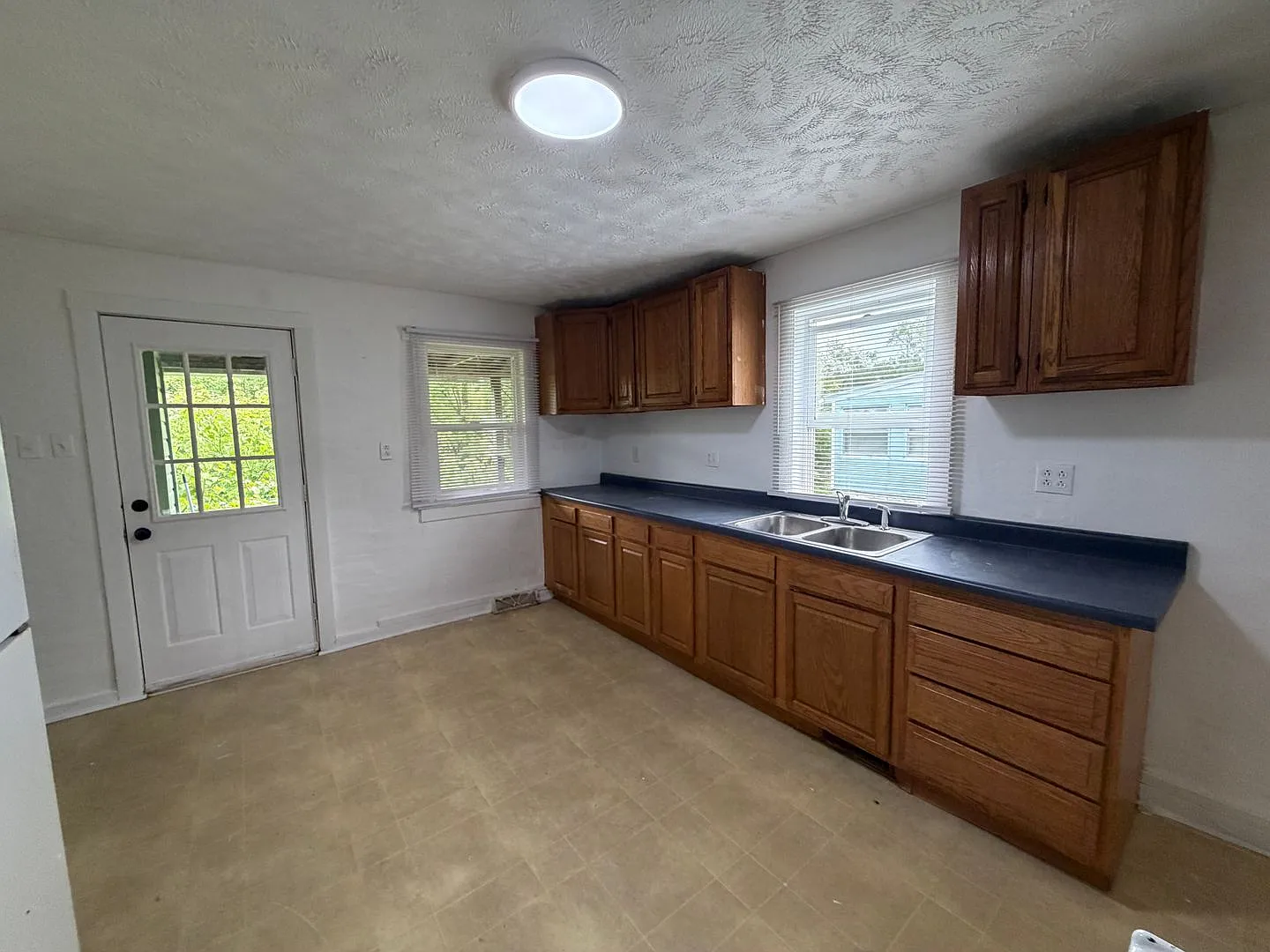 2 bedroom townhome in Bentworth School District! — Photo 3