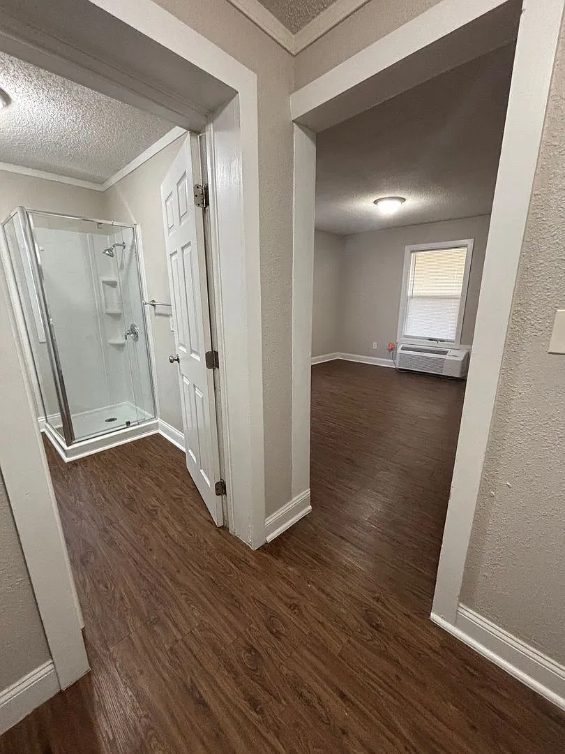 829 W Pershing St — Photo 2