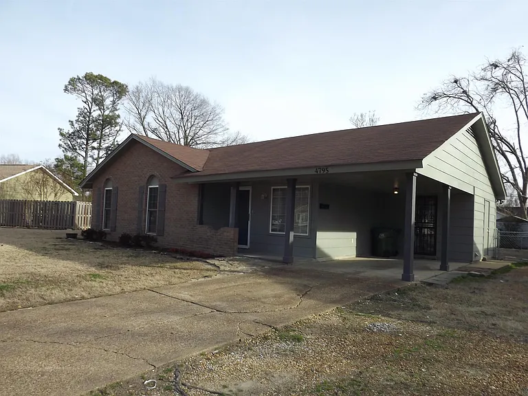 4795 Janie Ave — Photo 2