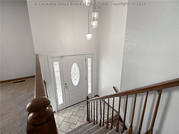 3rd image of 33 Marilyn Rd