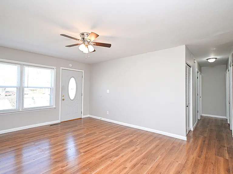 647 Bellaire Ct — Photo 3