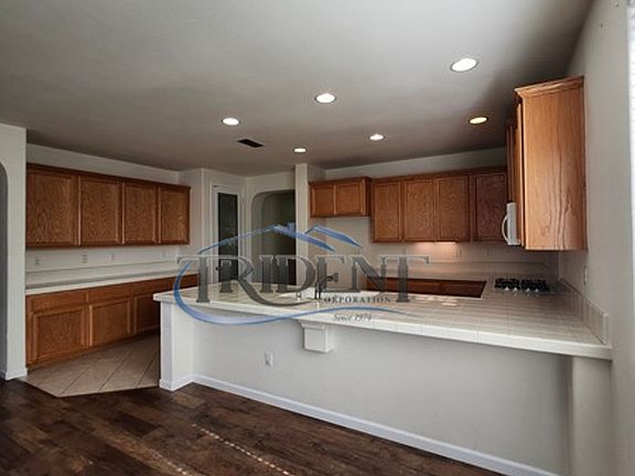 3rd image of 1038 Zanes Dr