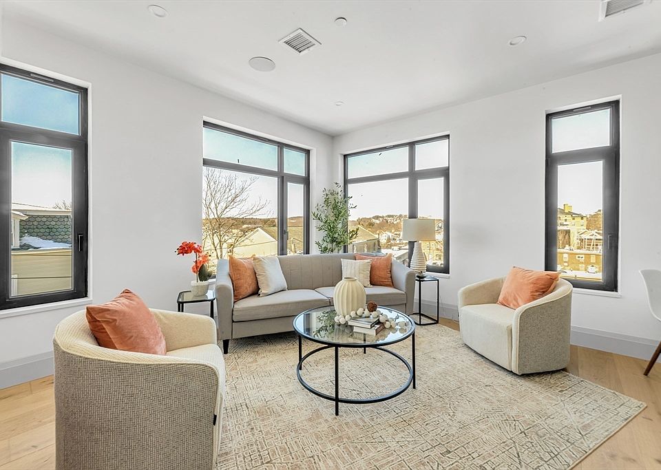1st image of 34 Oak St #104