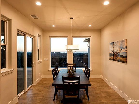 5th image of 3417 Surry Ln