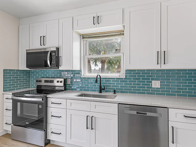 1008 Strawbridge — Photo 8