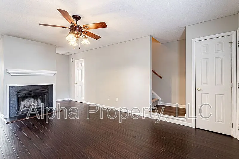 2 bed, 2.5 bath, 1200 sqft, $1,395 — Photo 2