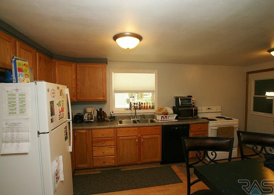 2nd image of 801 N Lincoln Ave