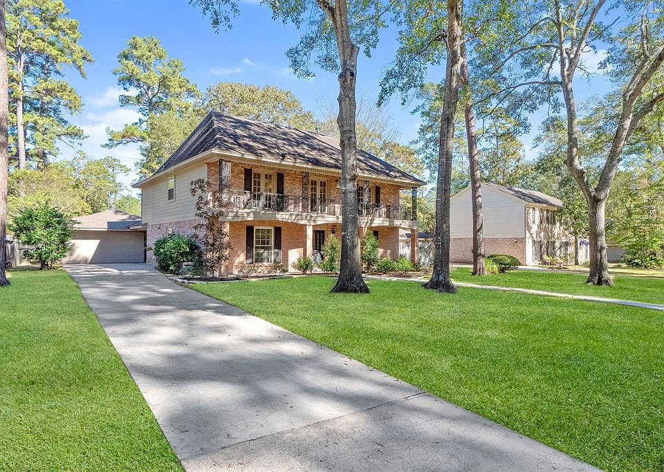 Welcome to 6214 Hickorycrest, located in the highly desirable Northampton. Nestled among mature trees and situated on an oversized lot, this charming home offers updated bathrooms, appliances, flooring AND a screened in porch.