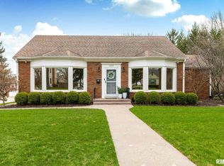 1227 Broadlawn Ave, Bettendorf, IA