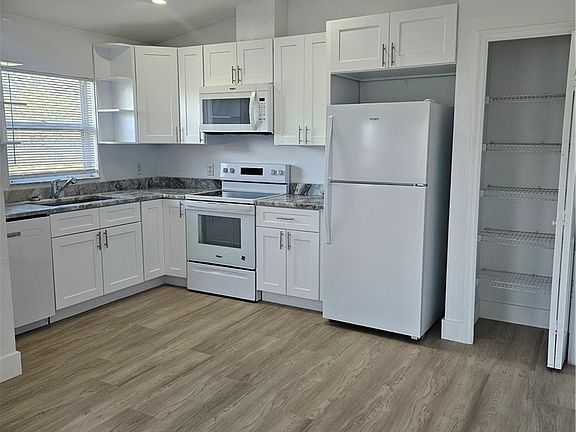3rd image of 1247 Bacon Ave APT B