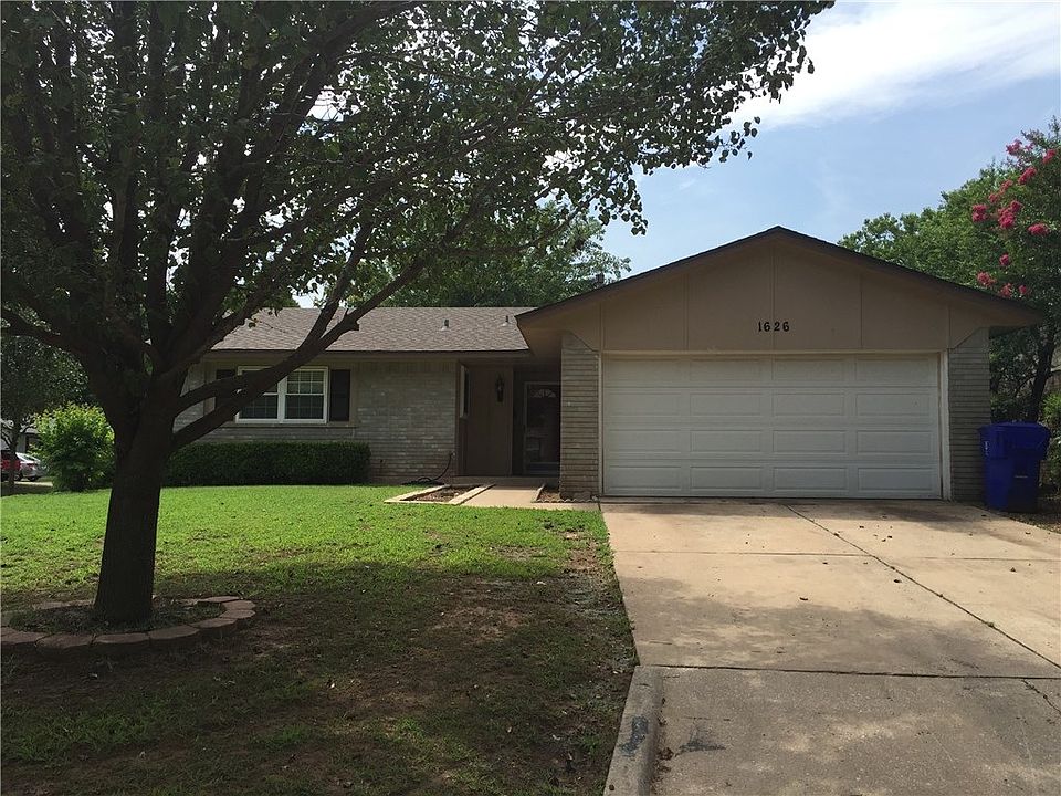 Front exterior corner lot