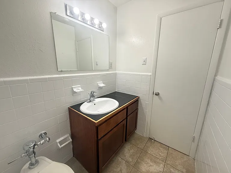 Lorrain Apartments — Photo 34