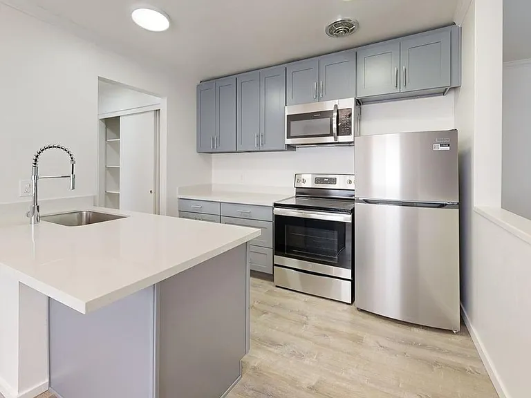 Barrett Apartments — Photo 55