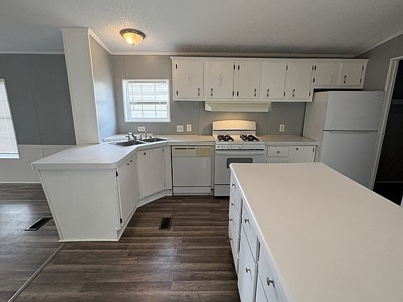 5th image of 3810 S Thompson St #18
