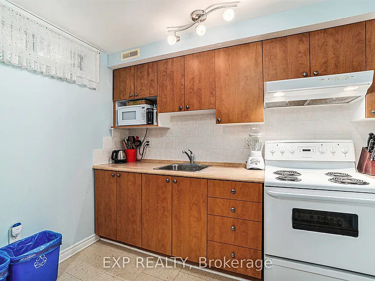 640 Morin St #B — Photo 8