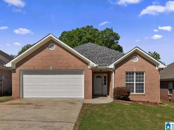 725 Salters Dr, Bessemer, AL 35023