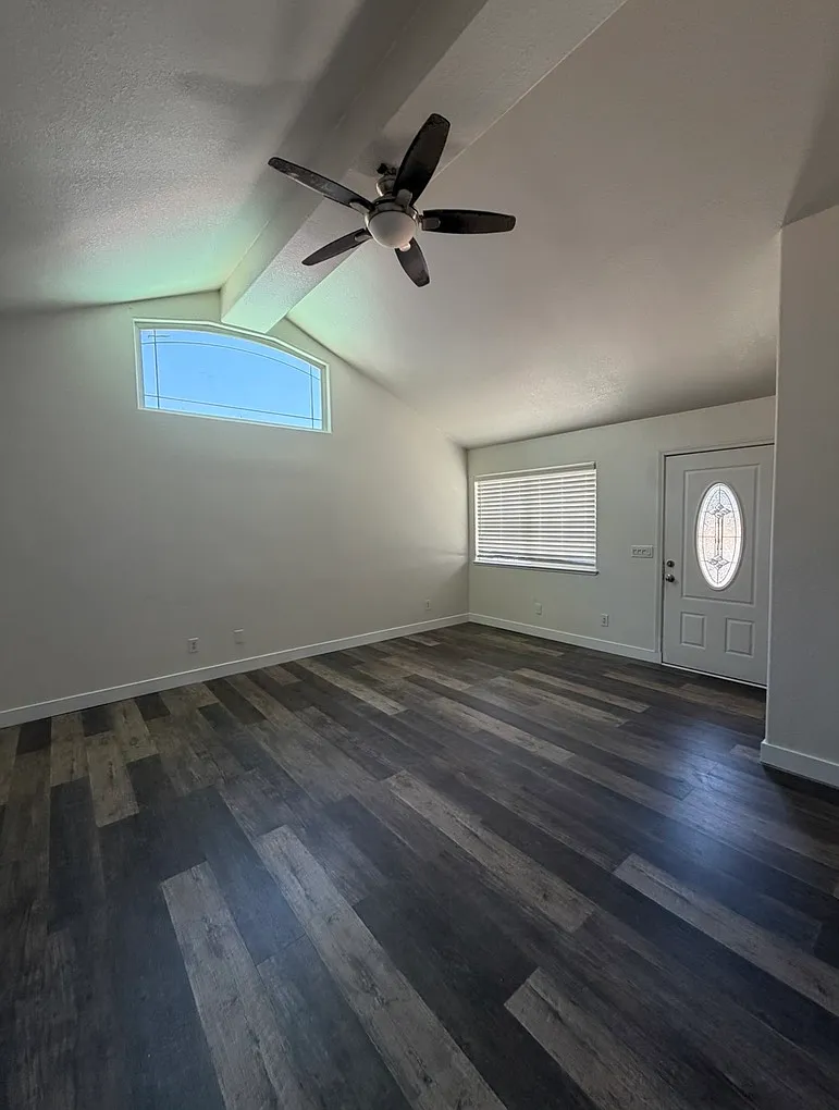 3 bed, 1200 sqft, $2,950 — Photo 2
