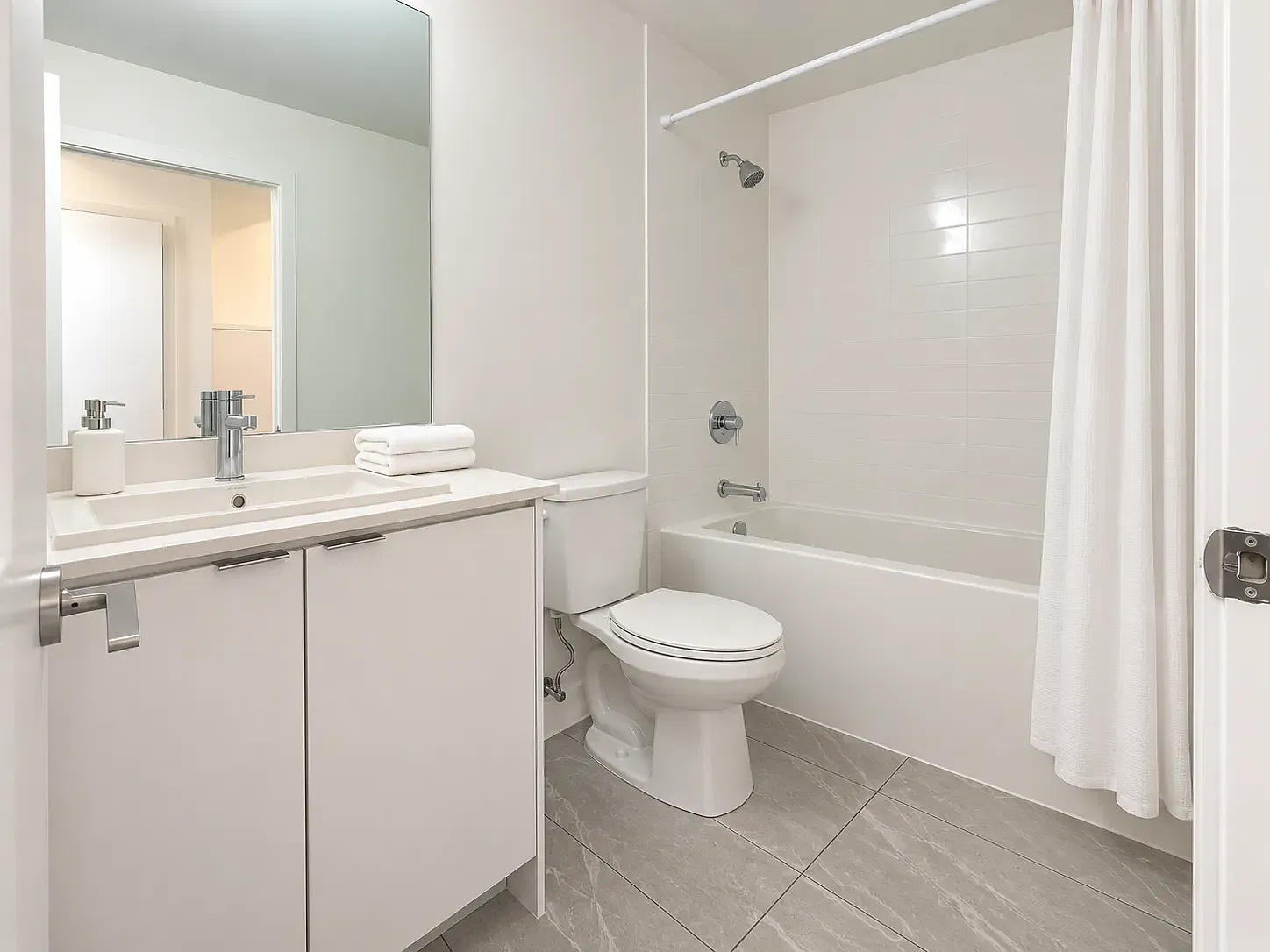 2 bed, 800 sqft, $2,500 — Photo 4