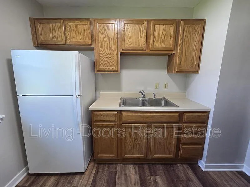 2 bed, 1.0 bath, 648 sqft, $895 — Photo 4
