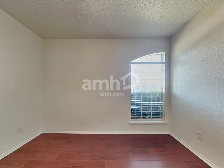 818 La Sierra Ct — Photo 15