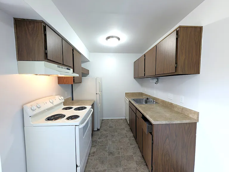 Charter Oaks Apartments — Photo 101