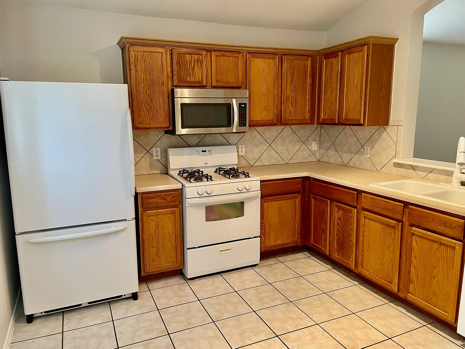 3 bed, 1611 sqft, $1,845 — Photo 3