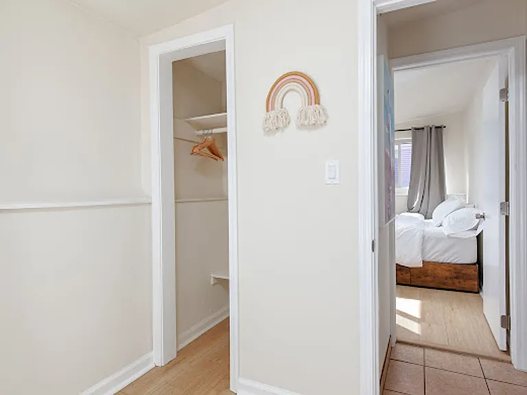 725 Santa Barbara Pl — Photo 32