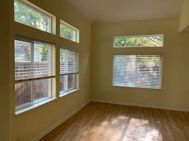 3 bed, 2.5 bath, 1489 sqft, $3,100 — Photo 3