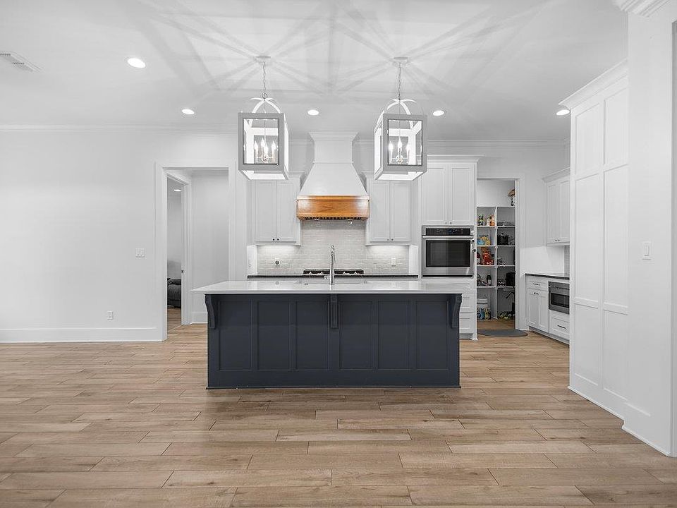 1st image of 113 Saddle Brook Cir