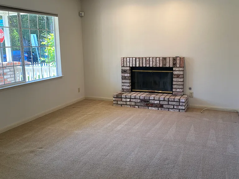 18190 Comstock Ave — Photo 4