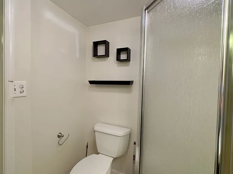 415 S Bouldin St — Photo 18