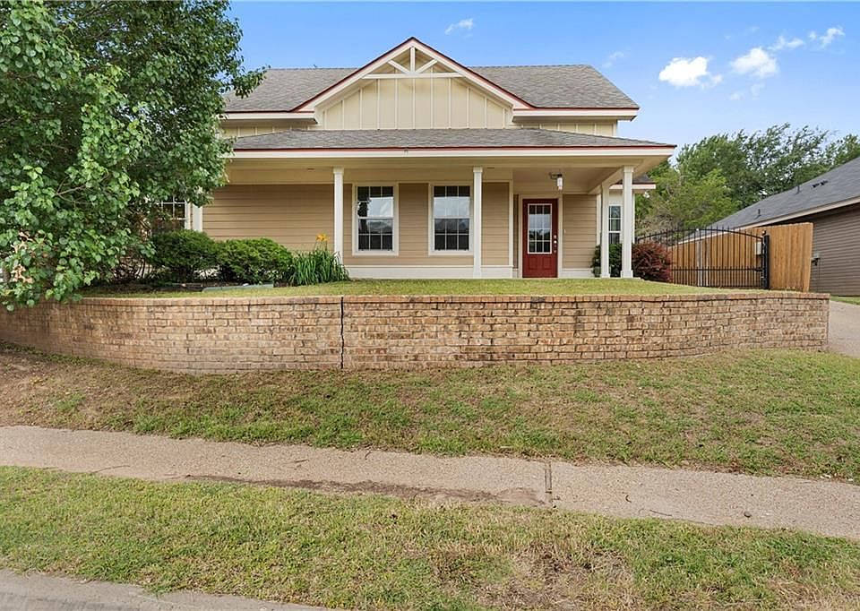1st image of 144 Flat Creek Dr