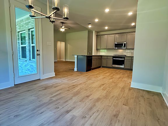 4th image of 6518 Vivian Ln
